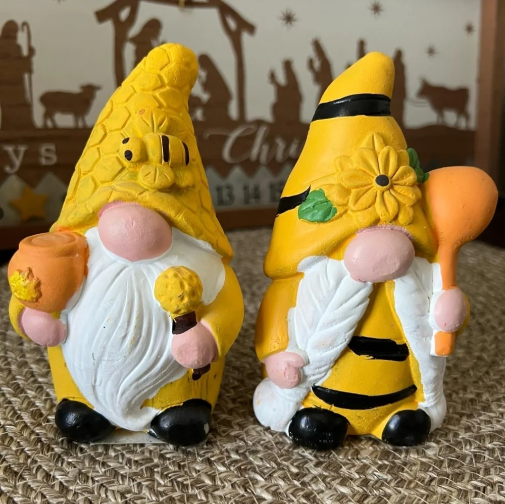 Set of 2 Decorative Bee Gnome Figurines, Resin Ornaments for Garden/Home. - Picture 1 of 4